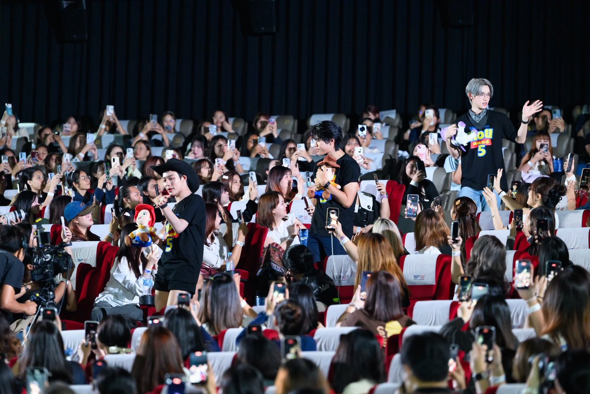 WeLoveSF's tweet photo. 💥บูส บูส ความสนุก! 
แฟน ๆ เติมพลัง กับ HONG, TUI, LEGO, LYKYOU
ในรอบพิเศษ #SFFriendsScreening TOY STORY 5 
ที่ SFW เซ็นทรัลเวิลด์ โรงภาพยนตร์ WORLD MAX CINEMA

📸ผู้โชคดีสามารถดาวน์โหลดภาพ GROUP PHOTO ได้ตั้งแต่วันนี้ - 10 ก.ค. 69
คลิกดาวน์โหลดภาพที่ 👉 https://t.co/K6JB0kicDo

นโยบายข้อมูลส่วนบุคคลเพื่อการประชาสัมพันธ์ของบริษัท ฯ 👉 https://t.co/0r6bllYIvm

เงื่อนไขเป็นไปตามที่บริษัทฯ กำหนด

TOYSTORY5 LYKYOU AND BRO

#SFxHongTuiLegoLykyou
#hongshihoshi #TuiChayatorn 
#Lego_Rapeepong #LYKYOU 
#SFxToyStory5
#ดูToyStory5ที่SF
#SFcinema 🍿❤