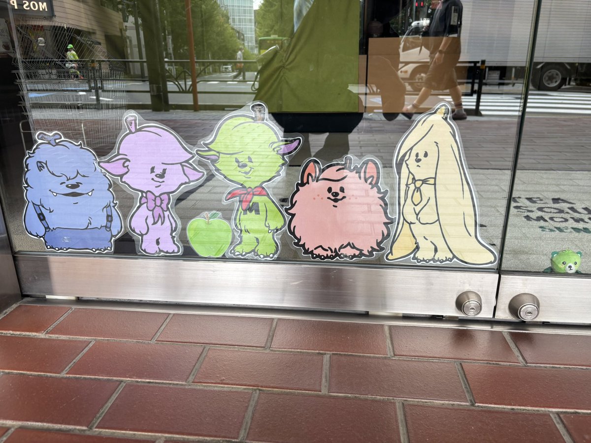 tu7ki12's tweet photo. 代々木から国立まで歩いてたらなんか可愛いのいた🍏💚 https://t.co/N3YQaqr3JW
