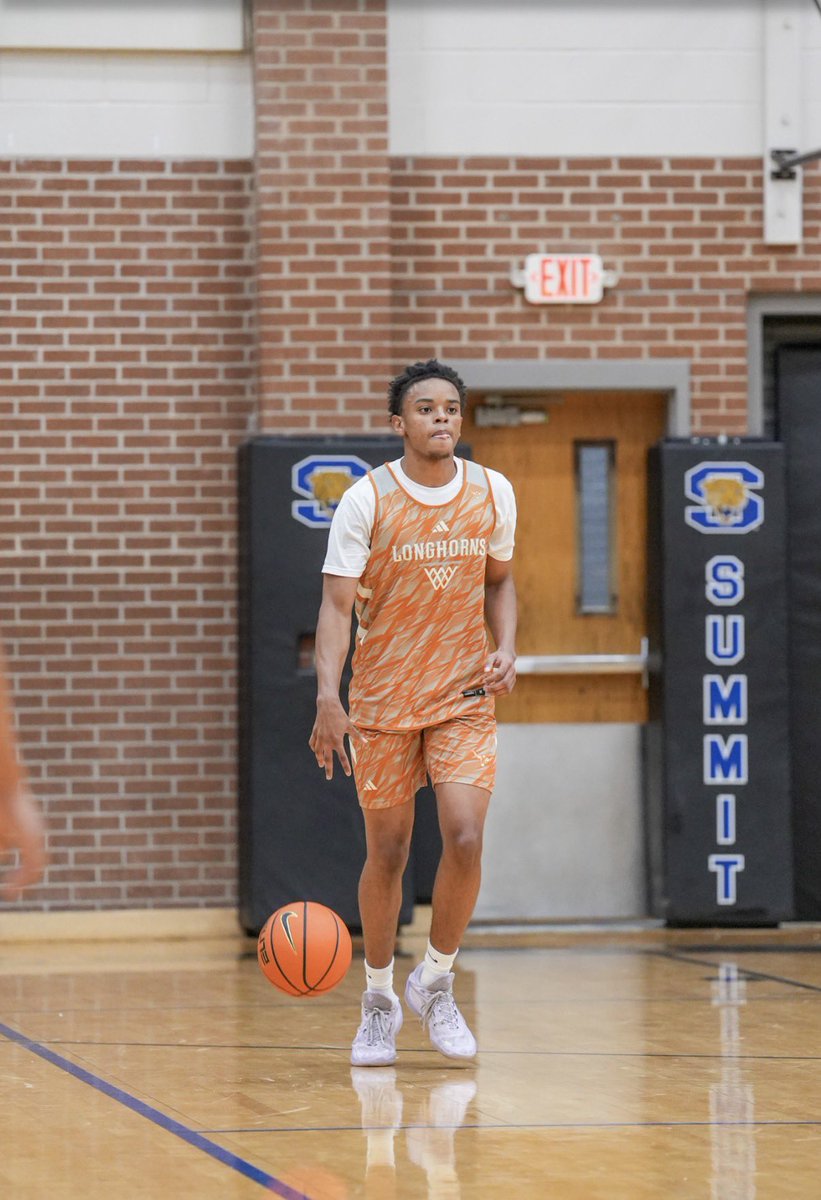 WTWhiteHoops's tweet photo. โEverything you want is on the other side of hard workโ
Couple shots from the TABC Showcase.
#WeAreTheNorth #HornsForward #HookEm https://t.co/aDXyrmjmid