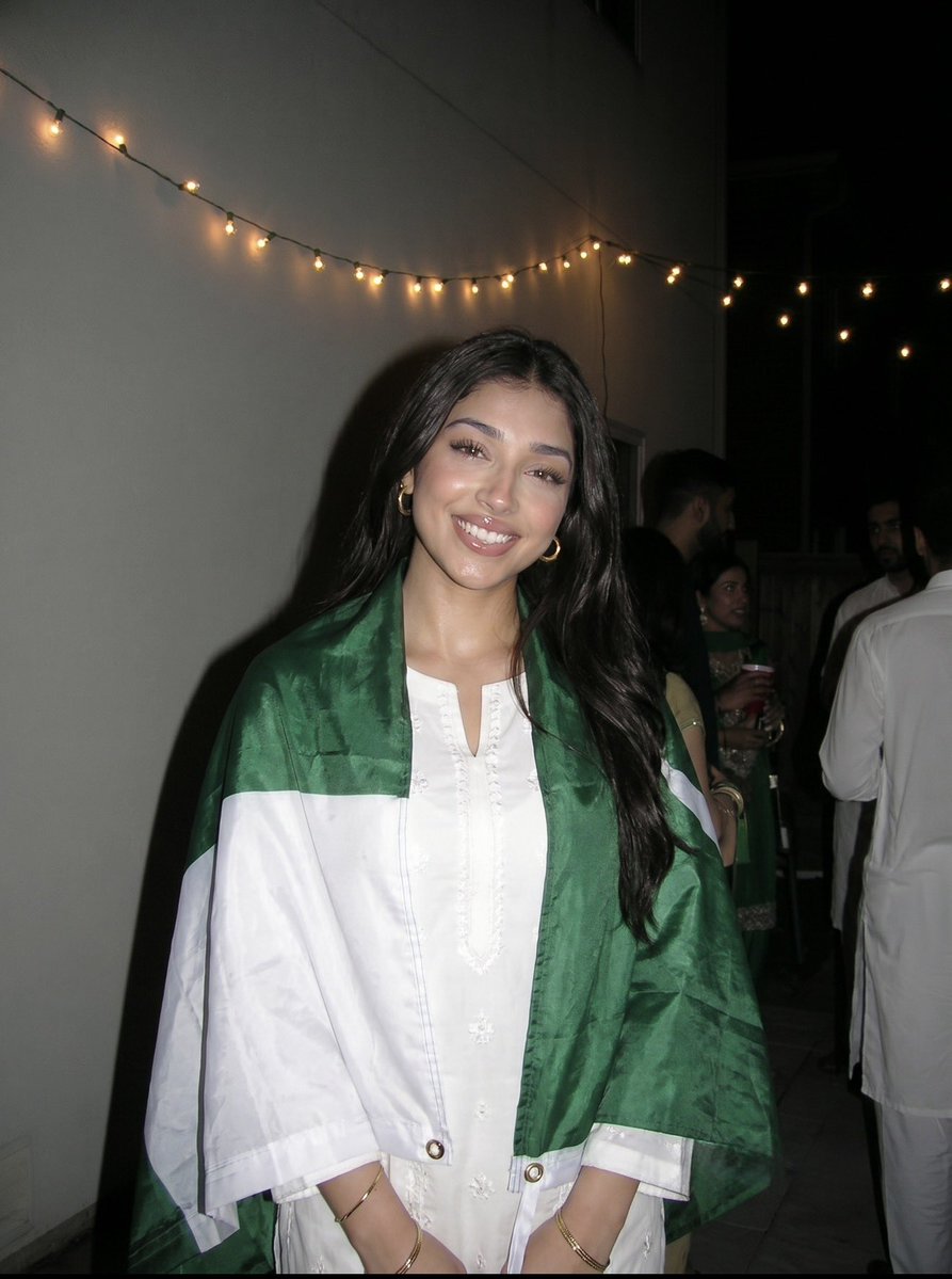 realmiznakhan's tweet photo. Where the heart belongs 🇵🇰 https://t.co/rY3DPwFzay