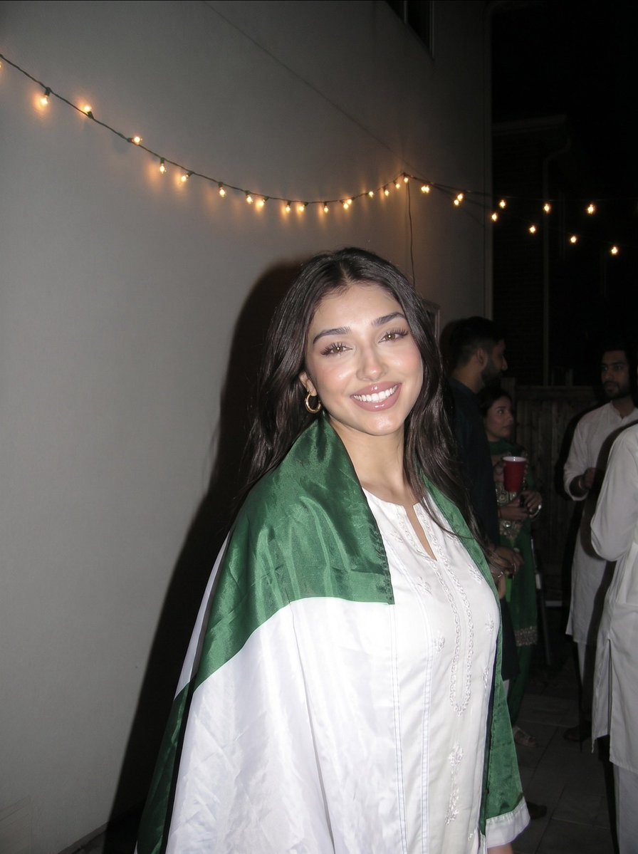 realmiznakhan's tweet photo. Where the heart belongs 🇵🇰 https://t.co/rY3DPwFzay
