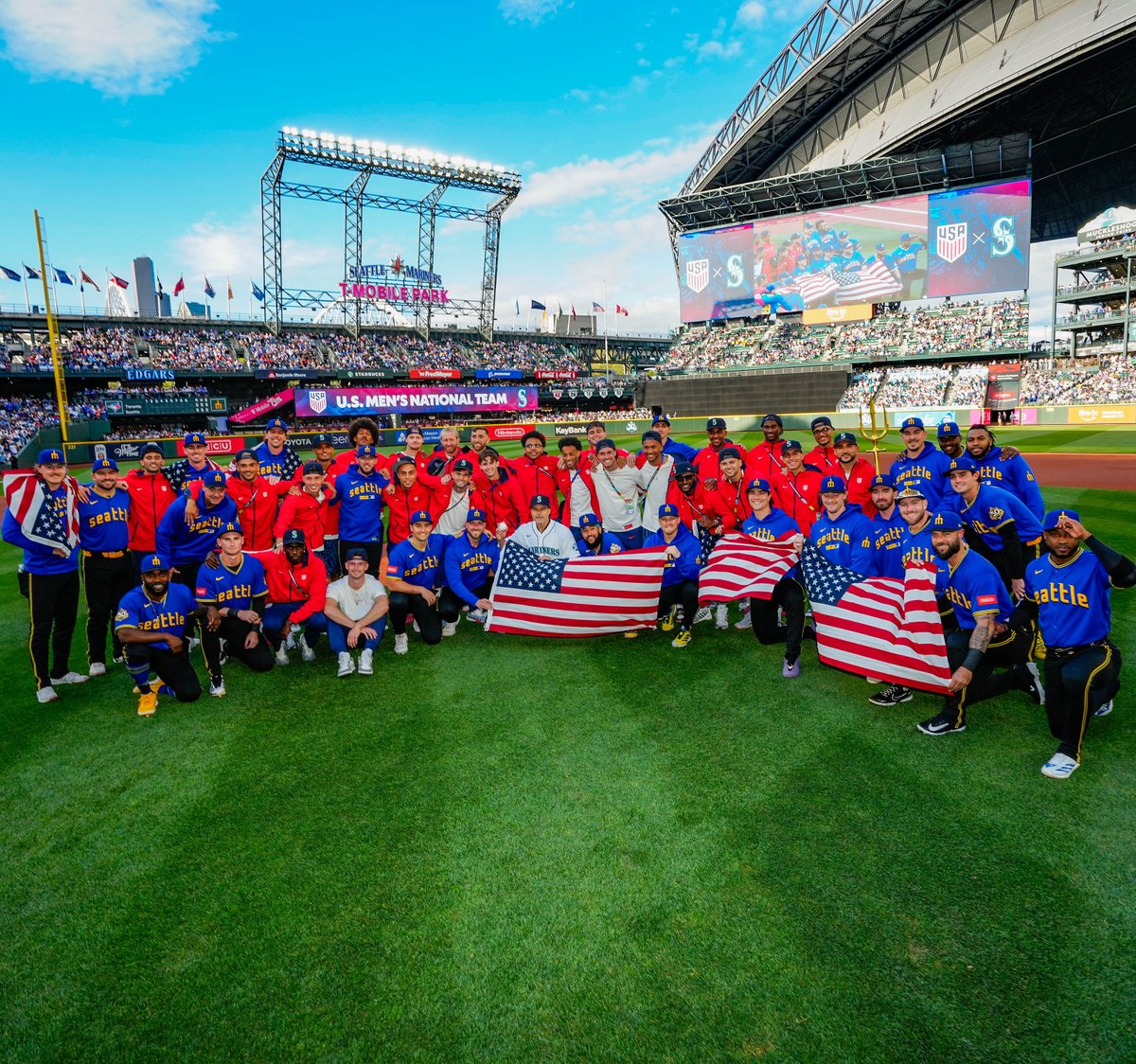 Mariners's tweet photo. Why not U.S.? 🇺🇸🦅🔱 https://t.co/38exkBZLYD