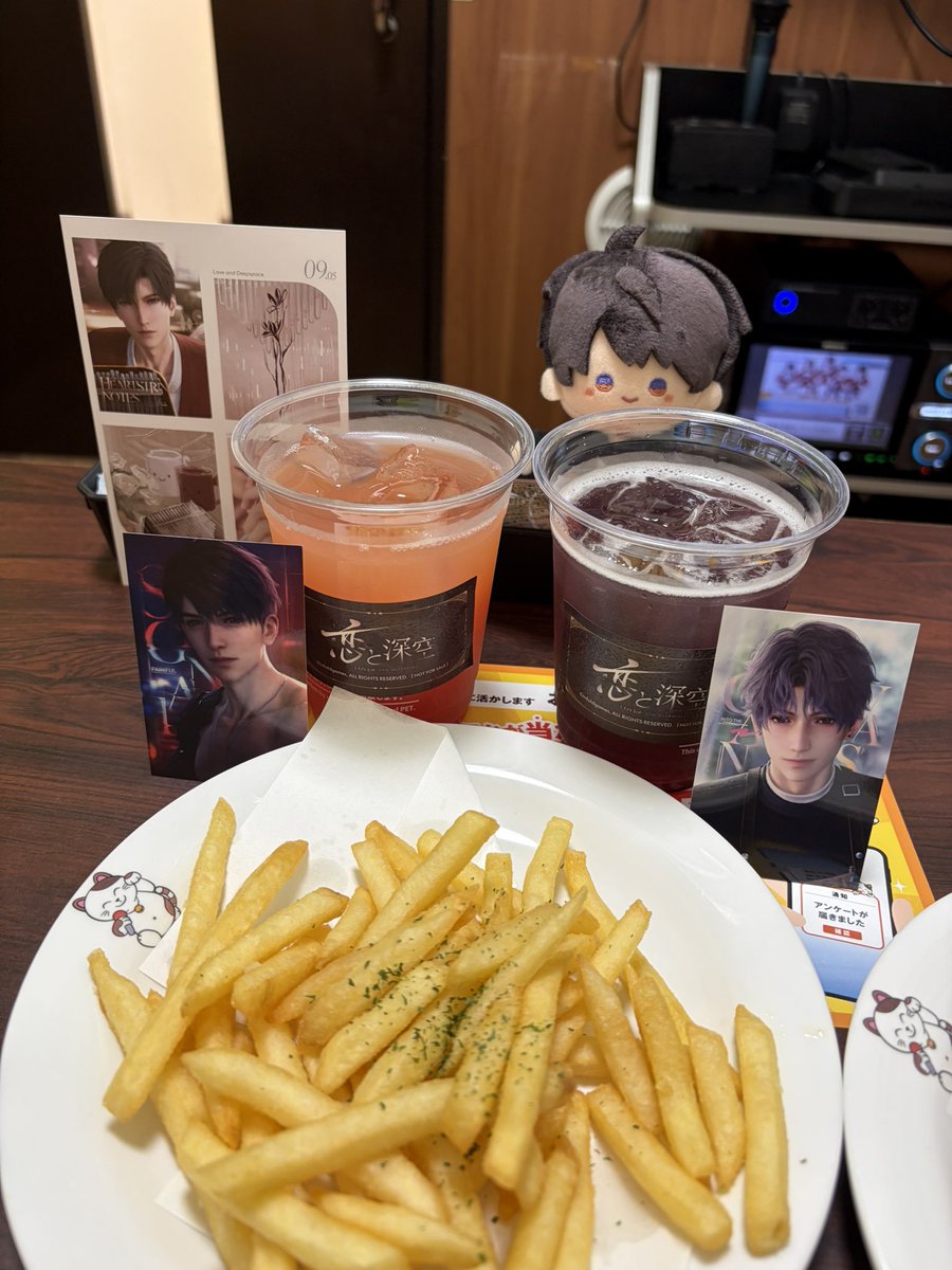 kanade_canvas's tweet photo. まねきねこコラボ😊
ポストカードはレイ先生✨
マヒルも一緒に歌いました🎤‼️ https://t.co/JOwRJUYv2F