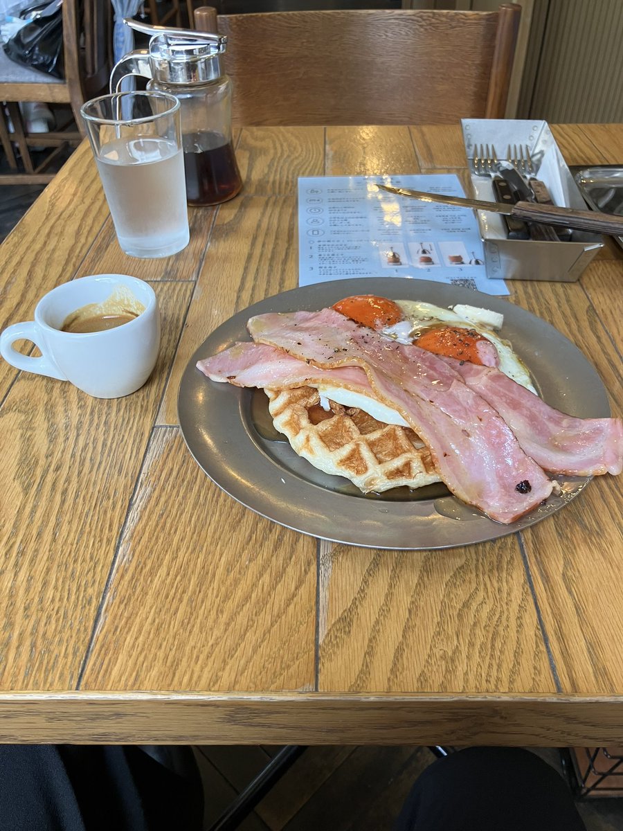 mfukuda_ben's tweet photo. 中之島図書館でお昼ごはん。図書館で喰える飯としては、罪深さが最上級。 https://t.co/tkWn5TwQdq