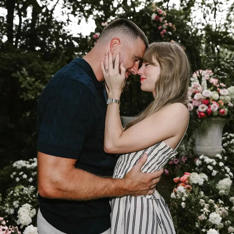 poptime's tweet photo. Pitchfork faz matéria curta e grossa sobre casamento de Taylor Swift:

"Cantora local se casa com podcaster." https://t.co/6pI1r9t5VB