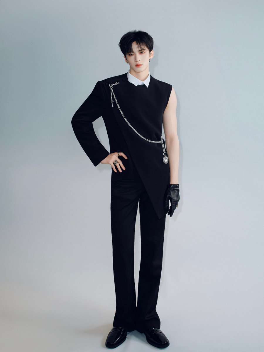 hufff0613's tweet photo. 진짜는 스크롤개끼는 전신 김옌안
 #闫桉 #옌안 #Yanan https://t.co/IFs9mKgpYA