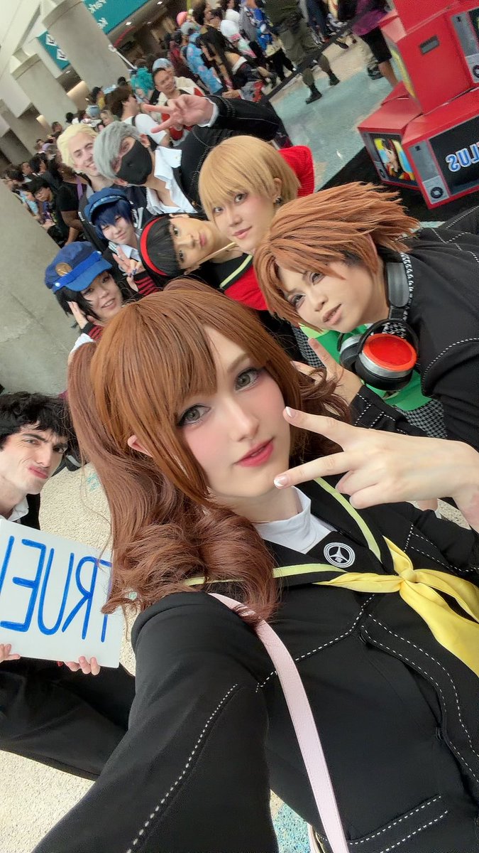 toothbrushchan's tweet photo. PERSONA!! https://t.co/oPCCNEEdsI