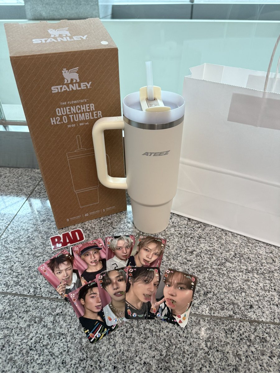 hwacvrls's tweet photo. wowww they gave us stanley ateez tumblers today!! and the pcs are so cutie https://t.co/GRpI4pHPme