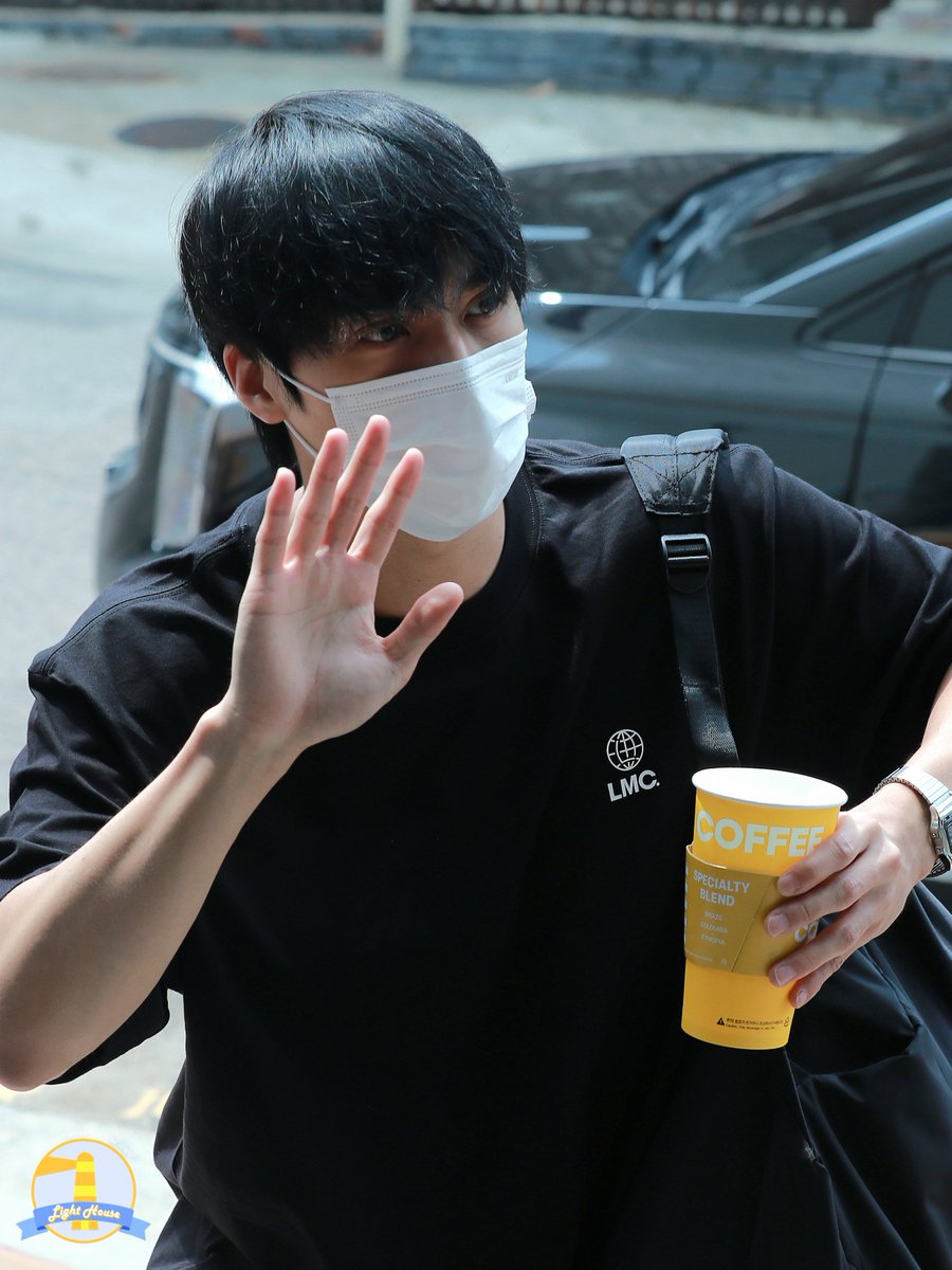 LIGHTHOUSE_66's tweet photo. 260704 출근 #동운 💜

오늘 완전 깜장콩⚫️🫳🏼🫳🏼
#손동운 #SONDONGWOON @beastdw https://t.co/zYwvPRx3Li