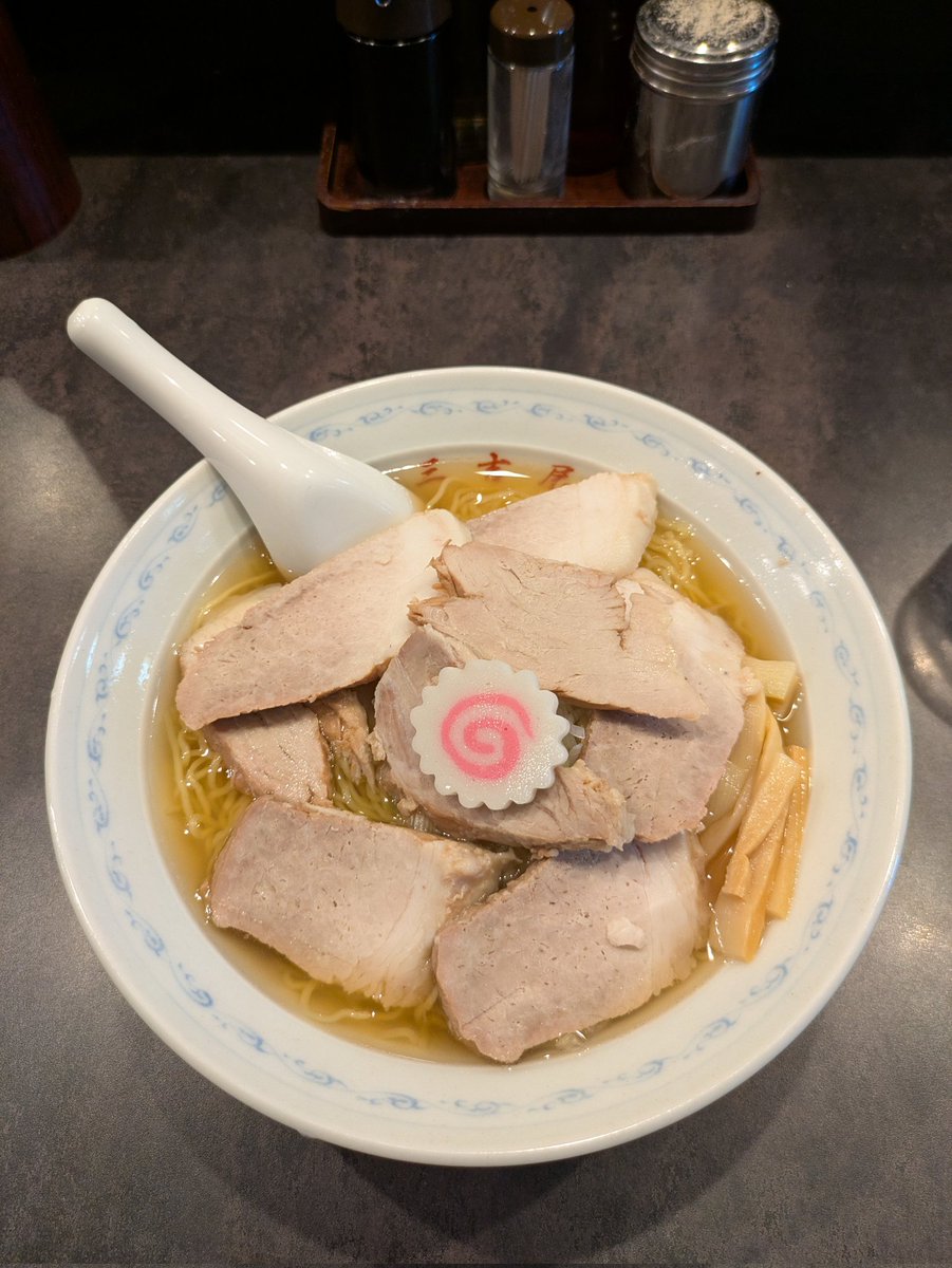 29ms29's tweet photo. けやき通りの三吉屋でチャーシュー麺
あっさりラーメンで補給して昼からお仕事頑張んべ https://t.co/SNyBokBo6x