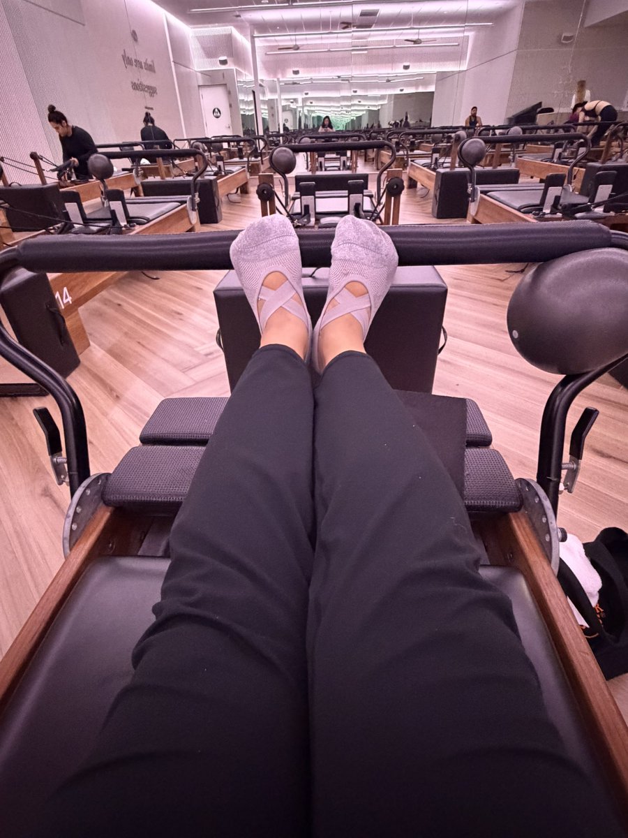 RoseEnriquez's tweet photo. Happy Friday ๐
Pilates ๐๐ปโโ๏ธ
#ReformPilates #CoreWork https://t.co/CTWncyX9nh