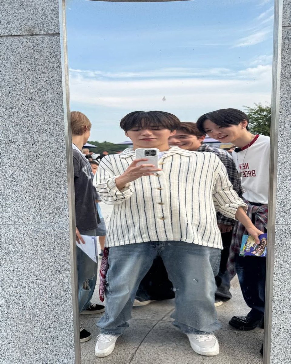 mykkuiary's tweet photo. 윤재혁 초딩미 엄청 나는 사진들 완전 좋아함 https://t.co/pZ6OA9I6kU