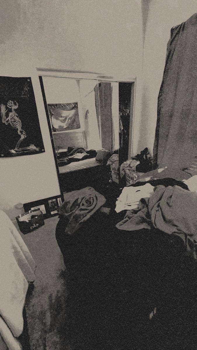 THEVISIONERD's tweet photo. @TamagoPost ㅤ

KHĀISAR DIRADJA, KHAI.  2009.
Berikut penampakan rupa dan kamar (berantakan)nya. Calon kawan, punya tempat favorite?

(Boleh sekalian tawari kalau ada relasi yang bisa diisi)

ㅤ https://t.co/Qih6soiJvr