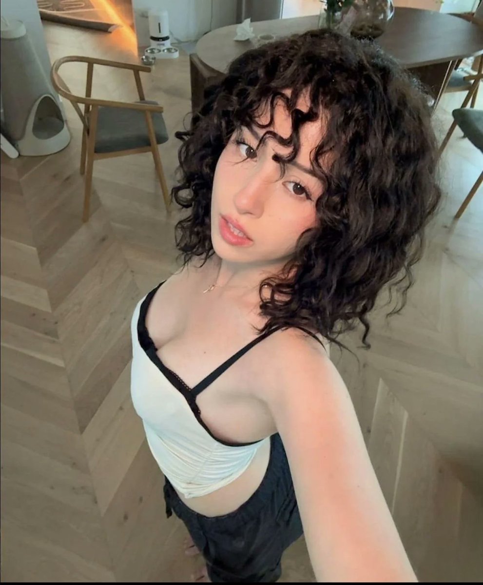 clookyy's tweet photo. pokimane https://t.co/oEb4dibr2v