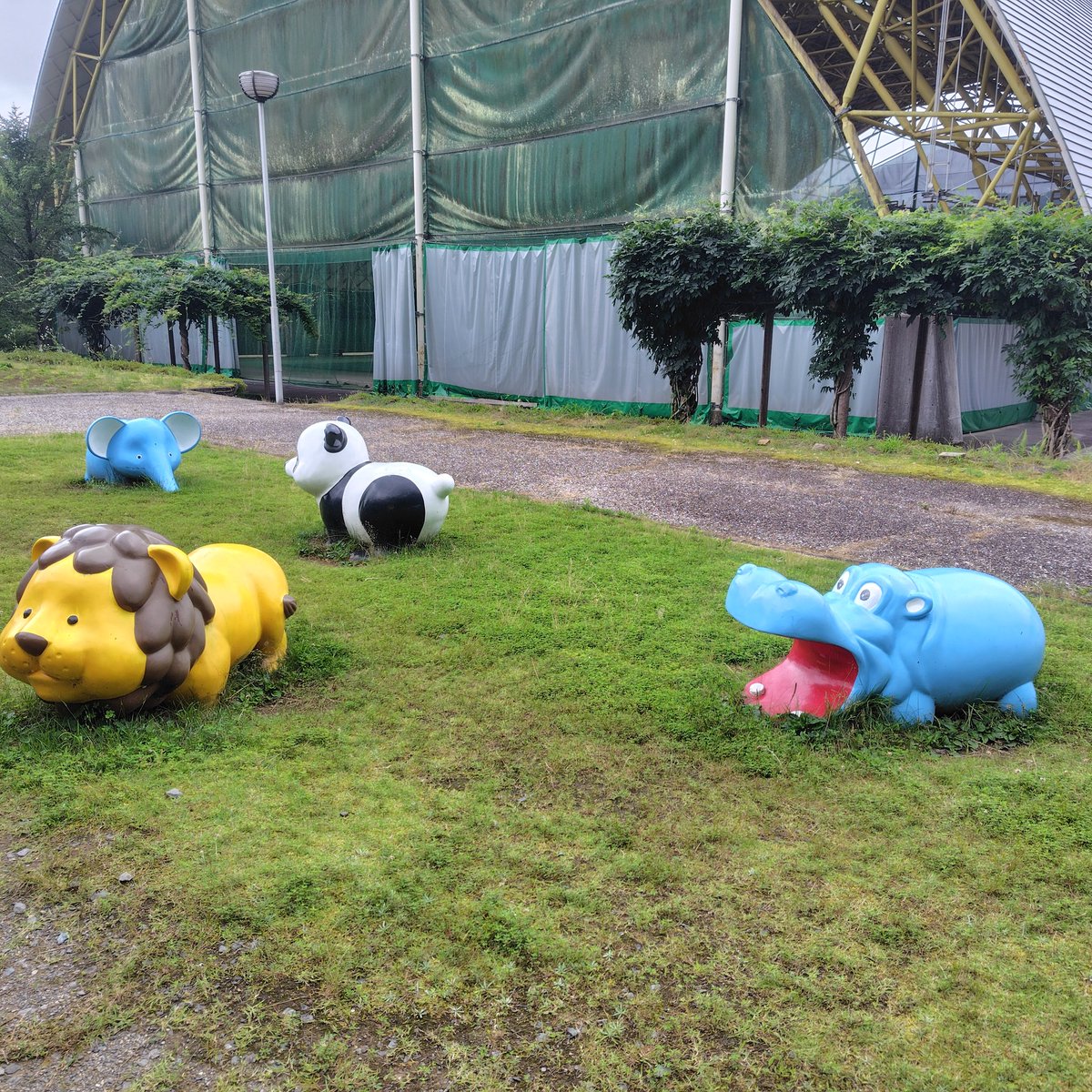 kf70722062's tweet photo. カバさんいたので近づいたら、人が入られる大きさじゃなかった💦しかも口も奥は空いてなかった••• https://t.co/UUPKpY0qTL