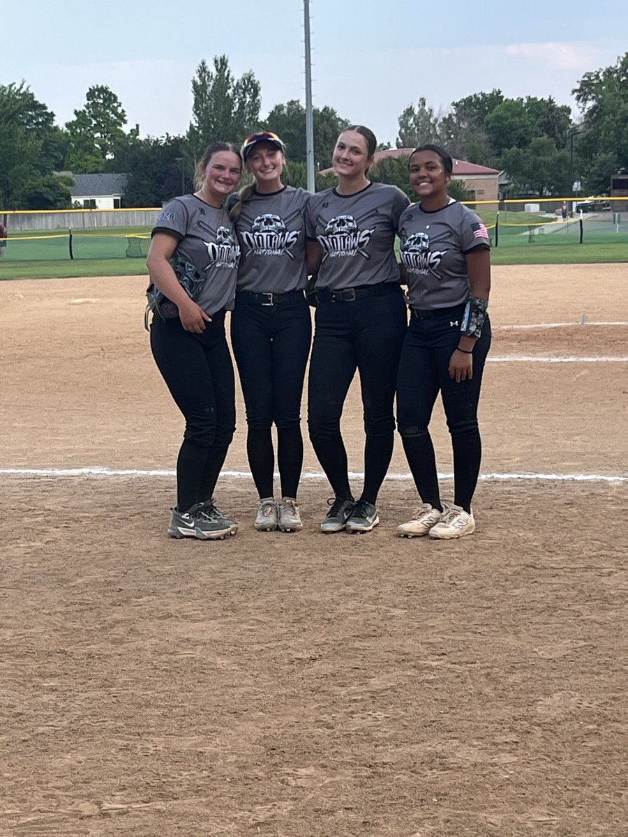lucyreis0411's tweet photo. NUMBER 1 seed baby!!!! Proverbs 17:17: says, “A friend loves at all times, and a brother is born for a time of adversity." Thankful for friends who help me grow. #BBCONNECTION #number1seed @TCam_FSUSB @FSU_CoachWilson @Coach_Alameda @MRhodesSmith @PRSTAGGS @CoachDot_LU @PennStateSB @AggieSoftball @GassoPatty @UACoachMurphy @rittmanjohn @KatieRepole @OSUcoachG @LouisvilleSB @CoachZack21 @jodydavidson @GatorsSB @CoachLarissaA @AcordOhio