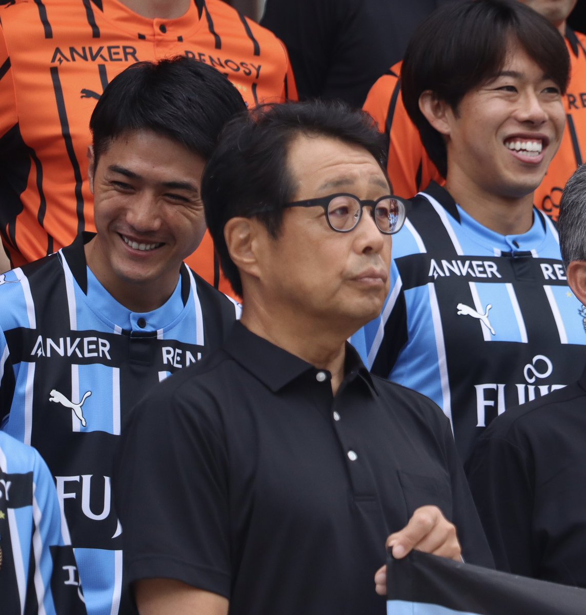 fro_o00's tweet photo. 大島さんも旭もめっちゃニコニコだった😭💯

#frontale   
#大島僚太 
#佐々木旭 https://t.co/zxgU0w4HjJ