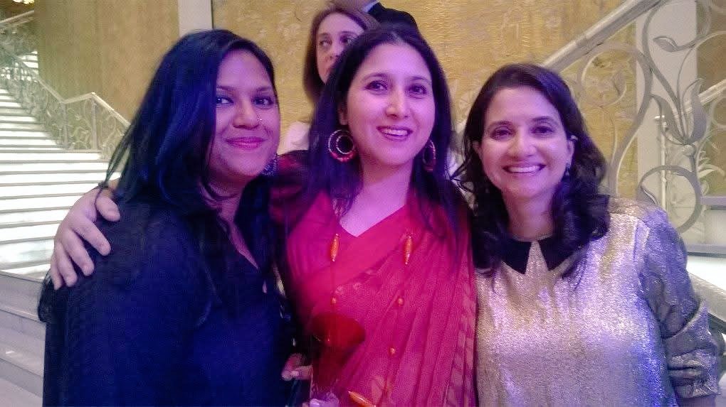 nirupamakotru's tweet photo. Then and Now:
With the OG #MAMI festival ladies @anupamachopra and @smritikiran in 2015.
And last night,at the opening of #PardaFaash festival of South Asian films organized by @AsiaSociety at Mumbai.
More power to these two ladies for promoting Indian(and South Asian cinema)all over the world,in different capacities and roles 💪 🤗
#cinema #womeninfilm #WomenWhoBuild #womanpower