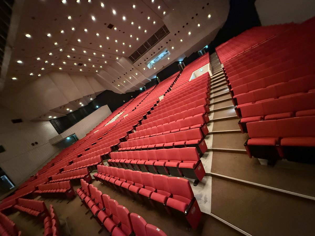 KyosukeMiu's tweet photo. 広大な土地を抜け、
旭川市民文化会館 https://t.co/ep9Owmkt7M