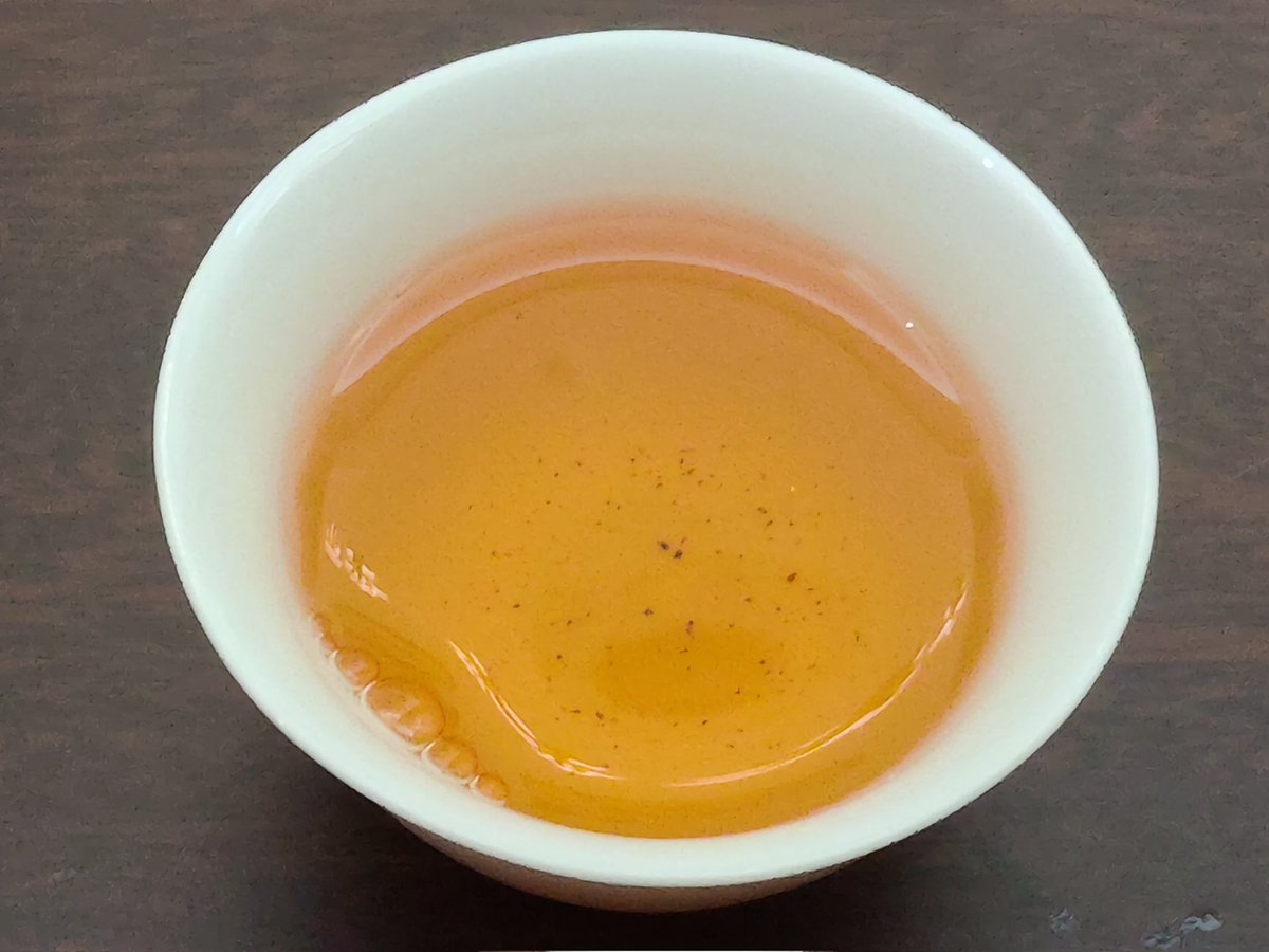 teahpns's tweet photo. 鋸剁仔
いわゆる杏仁香です
まだ香ばしさが残り、その中に杏仁っぽいこってりした香りと果物的な香りが有ります
味わいもすっきりして爽やかです
#鳳凰単叢 #中国茶 https://t.co/MQTtJiRgXa