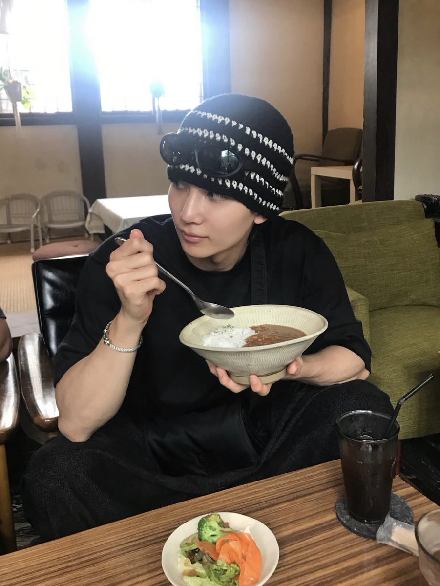 minghaocheoI_'s tweet photo. JEONGHAN IG POST OH MY GODDDDD JEONGHAN 🤍🤍🤍🤍🤍 https://t.co/h8ae0MZ55i