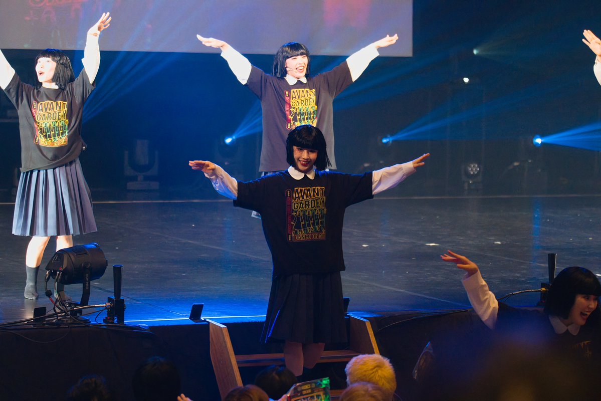 kaiser_gonzalez's tweet photo. 広島公演の続き
客席に降りてくるメンバー
（nona様　カメラに気づいてくれたのに上手く撮れなくてすみません🙇）
#アバカメ
#アバワンマン 
#アバンギャルディ https://t.co/w2YZ4B17BO