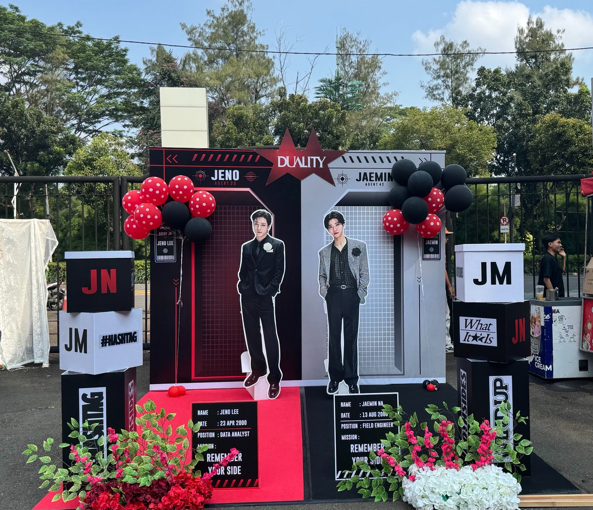 jnjm1st_'s tweet photo. Photobooth ready🖤❤️

#DualitySecretAJent #JNJM #Jeno #Jaemin https://t.co/tySLaSj6Lw