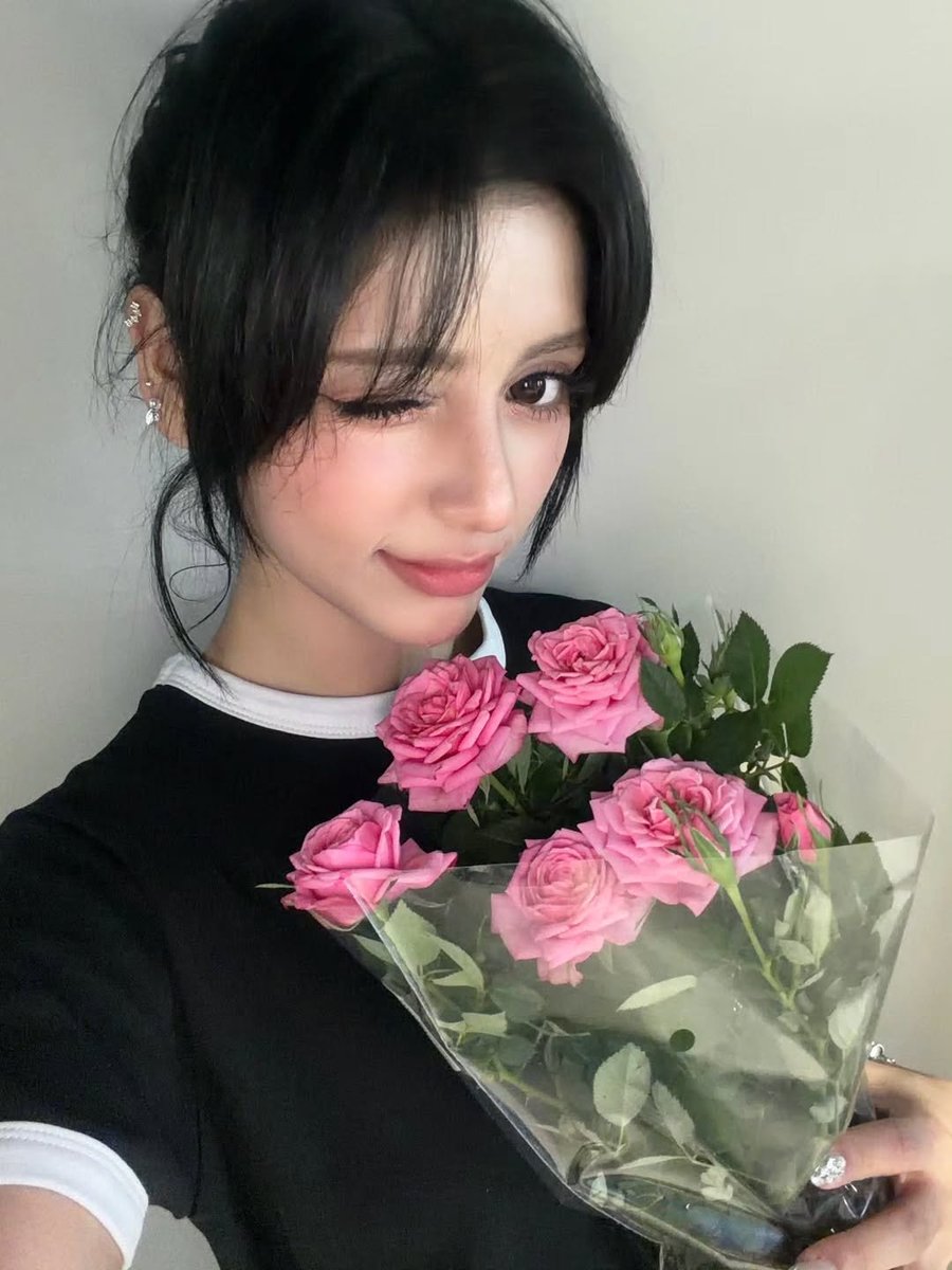 ARIA_POP_BASE's tweet photo. Aria playfully replies to a fan asking if X:IN will come to India for any event if invited

"You can just DM Beby on email, lol"

(@BeByent enternatiment agency of X:IN)

#XIN #ARIA #KPOP #아리아 https://t.co/RH5rcVzHpq