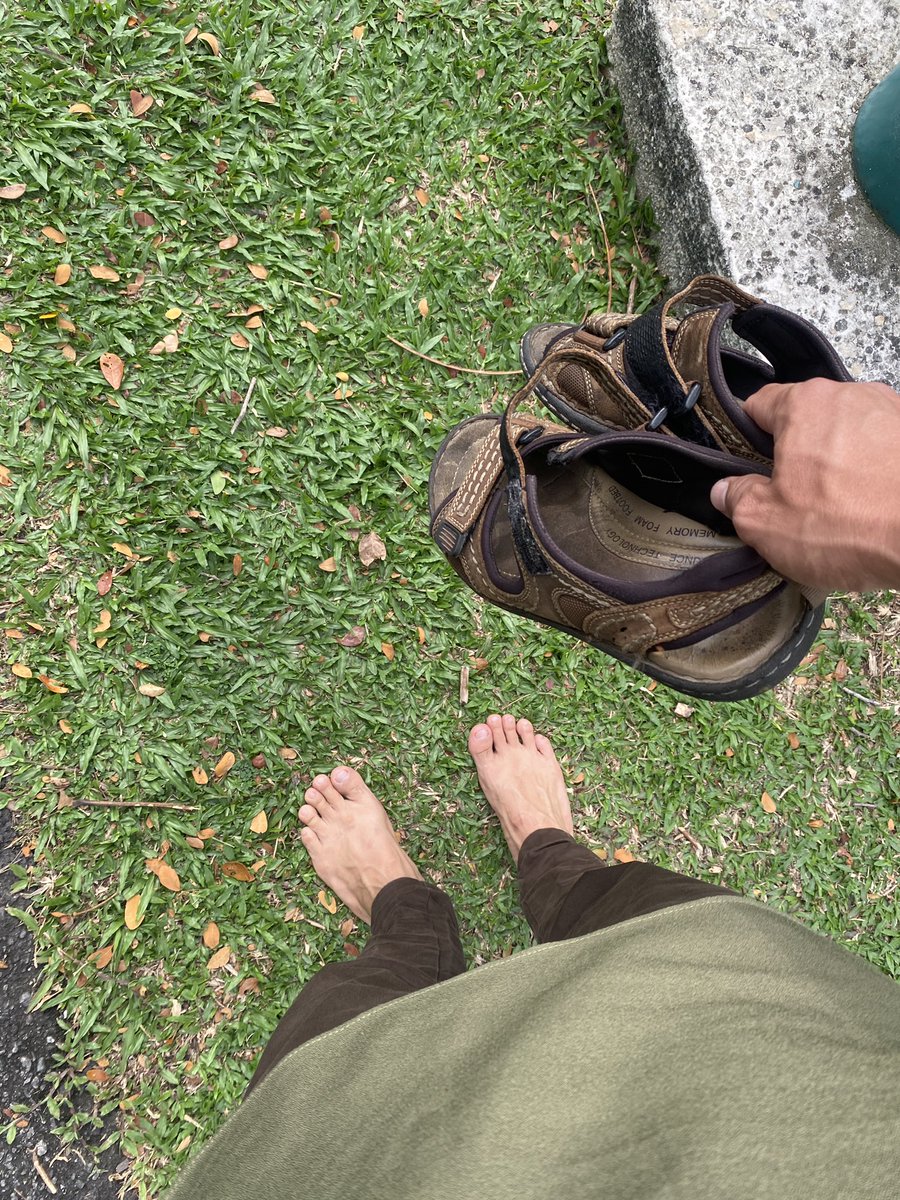 KamalReyhobre's tweet photo. Grounding + sunbathing + siliconering🤪
#grounding #sunbathing #cockring https://t.co/yU5Csbb7B0