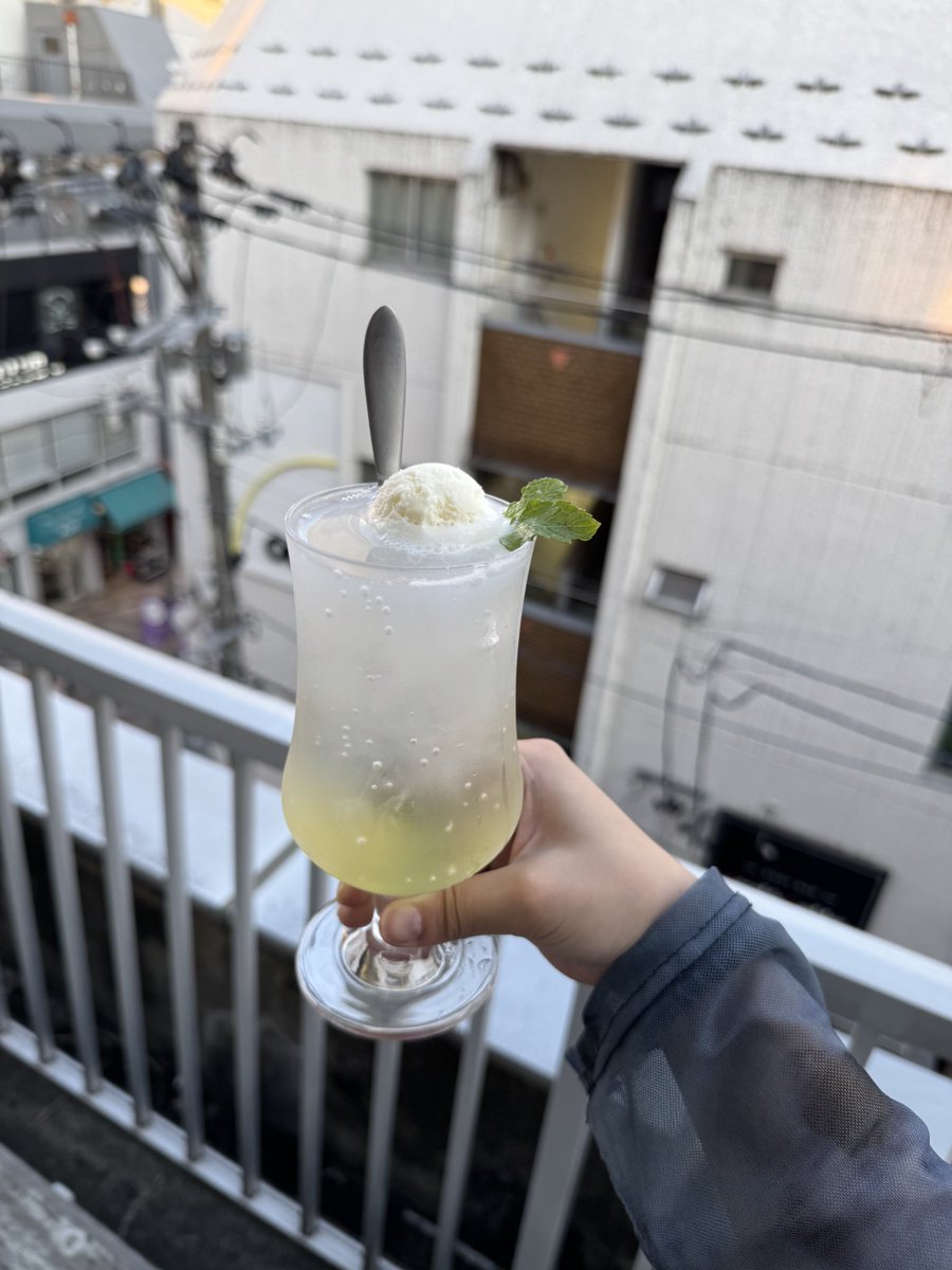 dus_sendai's tweet photo. こんにちはDUSです！

クリームソーダの季節がやってきました🤩
今年はメロン・ラムネ・ピーチ・ハニーレモン・パインの5種類です🍹
夏限定なので気になる方はぜひお試しください♪

ご来店お待ちしております！

－営業時間－
12:00~23:00(LO.22:00)
#仙台 #シーシャ #dus #仙台シーシャ #仙台カフェ https://t.co/f015c8n1sD