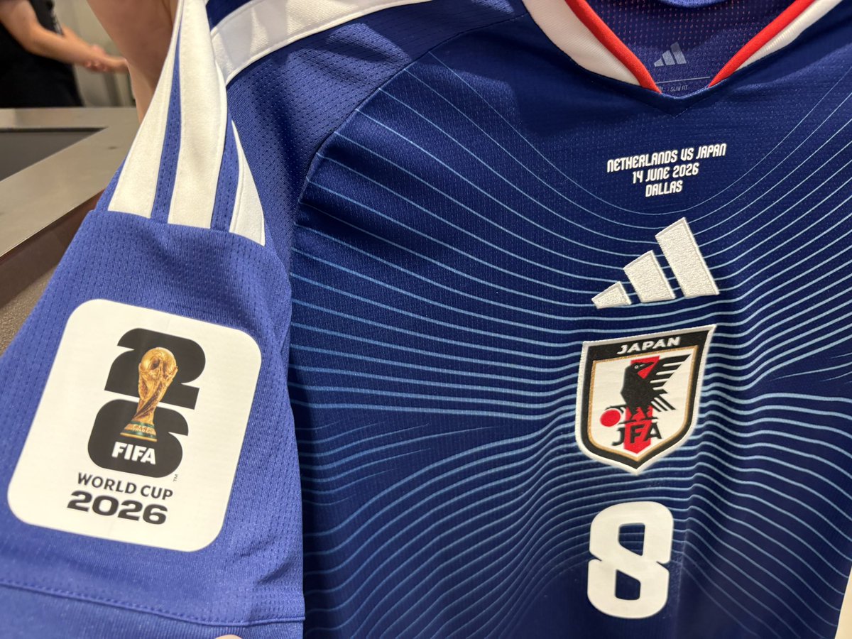 gotu_1998's tweet photo. 天神のadidasショップ行ったら
20分くらいで圧着対応してくれた！
値段も3,300円と良心的🙆🏻‍♂️
���生の思い出だあああああああああああ https://t.co/kO2oxGdgch