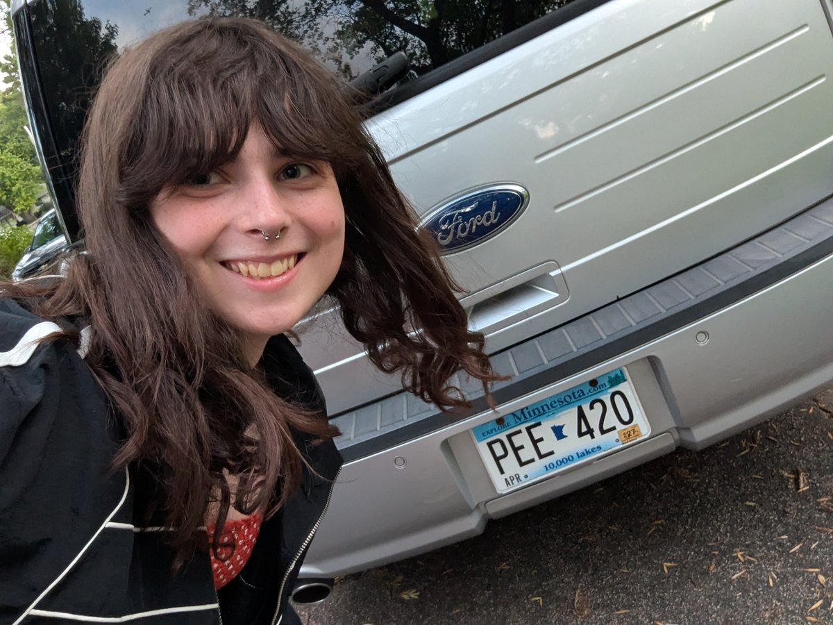 gaydotlea's tweet photo. pee 420 https://t.co/VFnu27Kge0