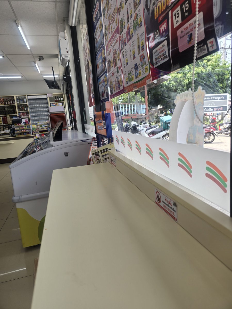 pipowirot's tweet photo. ครั้งแรกที่มากดเซเว่น กลัวโว๊ยยยย555 https://t.co/gcNS5Bmvu4
