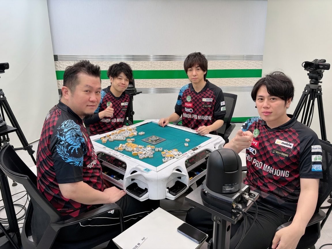ClubNPM's tweet photo. この後12時より
第25期 #雀王戦A1リーグ 第6節B卓の生放送！

1回戦起親から、
小川裕之→仲林圭→宮崎和樹→鈴木ケンタ
の並びとなります。（5人打ち、1回戦抜け番：橘哲也）

【抜け番順】
橘哲也→鈴木ケンタ→小川裕之→仲林圭→宮崎和樹

ご視聴はこちらから🖥
ABEMA 麻雀チャンネル
✅https://t.co/aDtMu8l7XI