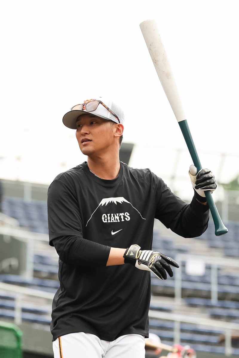 TokyoGiants's tweet photo. 【二軍】巨人 vs ハヤテ
山梨県富士北麓公園🏟
13時試合開始⚾

本日の練習では、富士山をモチーフにしたオリジナルデザインのTシャツを着用しました👍

山梨開催記念グッズを好評販売中🗻
https://t.co/f9hj2jrE4s https://t.co/FMnUI5ke25