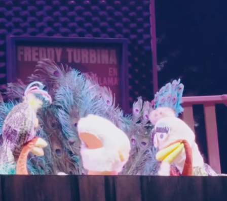 Ratarandano's tweet photo. cuando vi los videos promocionando el show de radio guaripolo, me emocione porque creí que iban a poner a juanin con un traje de cancán. Porque interpreté mal esta imagen: https://t.co/9JLdBqQlrk