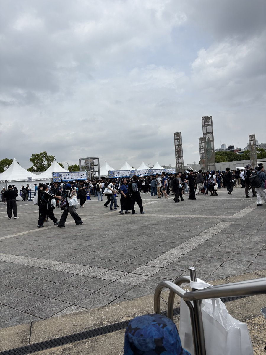rial_27's tweet photo. ひまなんで一旦ガチャの前のとこで座ってます！
よかったら会いましょー！！ https://t.co/DNRf3TO9Hm