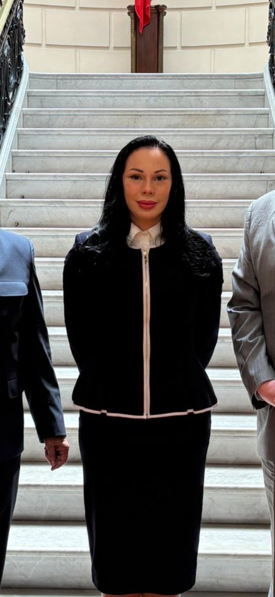 PrincessPrian's tweet photo. Permítame presentarle a

Giselle Yunueen Arellano Ávila

Quien, aprovechando la distracción del #mundial, pretende que se apruebe una ley contra los discursos de odio

Obvio

Ellos deciden que lo es y que no

Por supuesto, es de Morena

#SomosRedd https://t.co/R7r8PHb3jo