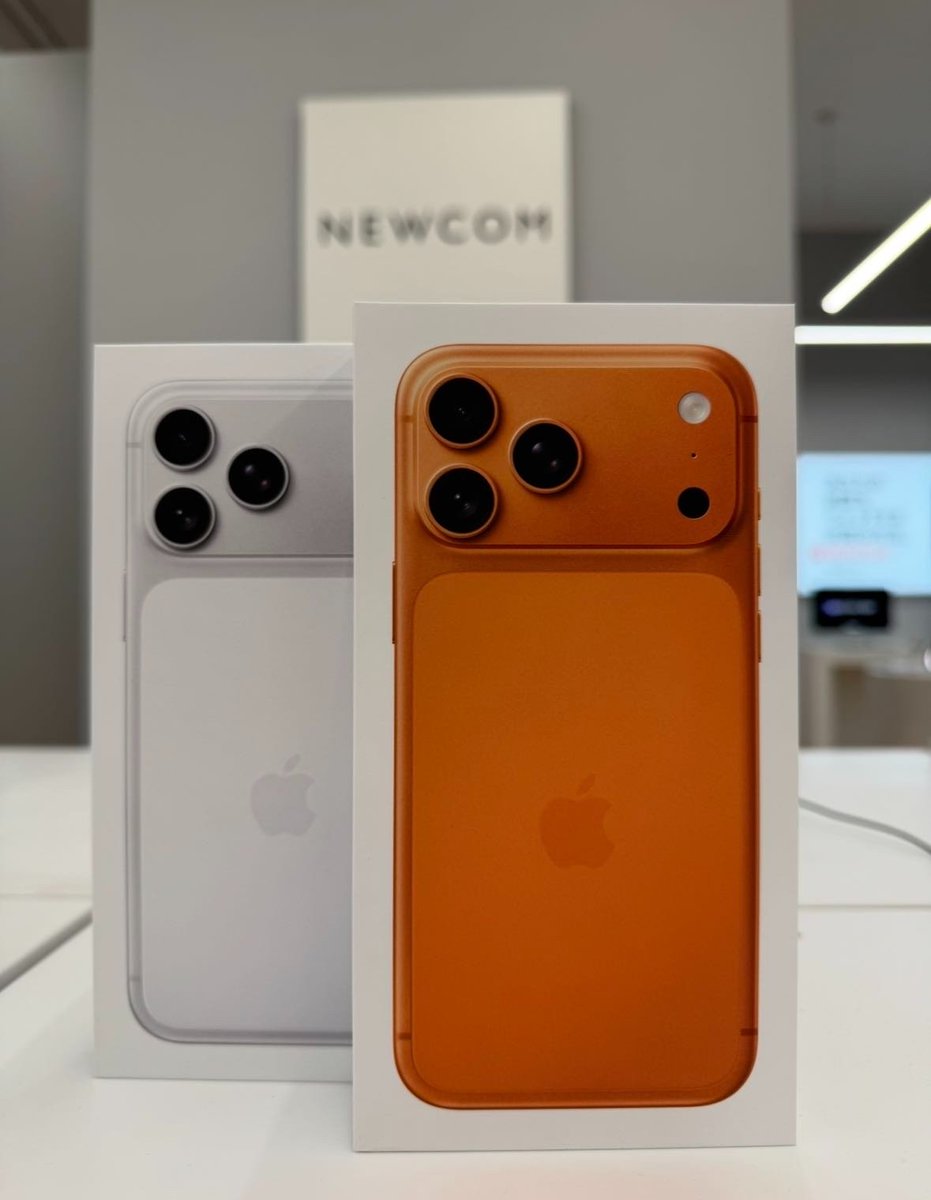 NewcomKashihara's tweet photo. 🍏入荷速報🍏

SIMフリー iPhone 17 Pro Max
256GBオレンジ、1TBシルバー、入荷しましたよ～🔥
どちらも人気者です👀
迷っている間にいなくなるかも...😂
お早めにどうぞ～！

※お一人さま1台📱品切れの際はご容赦ください

#iPhone17ProMax
#アップルストア
#Apple専門店
#イオンモール橿原 https://t.co/YtdDo5vj5V