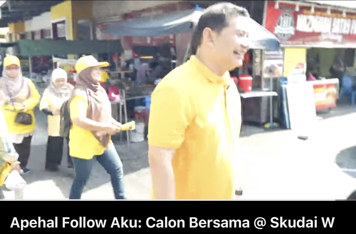 remysaiful's tweet photo. Tgh menunggu anak kelas piano, aku tgk live @rafiziramli berkempen. Perlahan mata aku berkaca. Sebak. Wife tanya, aku kata bkn mudah apa yg Rafizi buat skrg. Sbb tu dr dulu aku follow dia. Sesungguhnya aku bersaksi dia ikhlas. “Ya Allah, tempatkanlah insan ini ke syurgamu kelak.” https://t.co/d7E3XWClhO