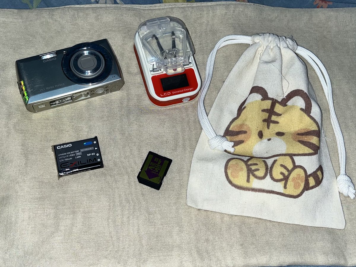 zyabskaa's tweet photo. CASIO EXILIM QV-R200.
KONDISI :
FUNGSI NO MINUS 100%
BODY LECET PEMAKAIAN
FLASH ON
ZOOM AMAN
TOMBOL AMAN
LAYAR AMAN
KELENGKAPAN:
MEMORI 
BATERAI 
CHARGER
POUCH 

(SESUAI DENGAN FOTO)
900 NEGOIN SANTAY AJA
JAKARTA BARAT
#zonauangㅤ #wts #digicam https://t.co/njiYYD9GfF