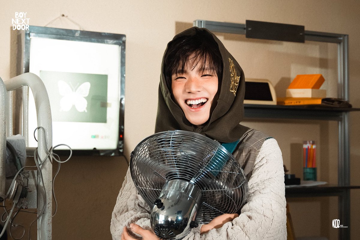 vvoonqq's tweet photo. 주근깨학이귀여워 https://t.co/VwwC19k9Mr