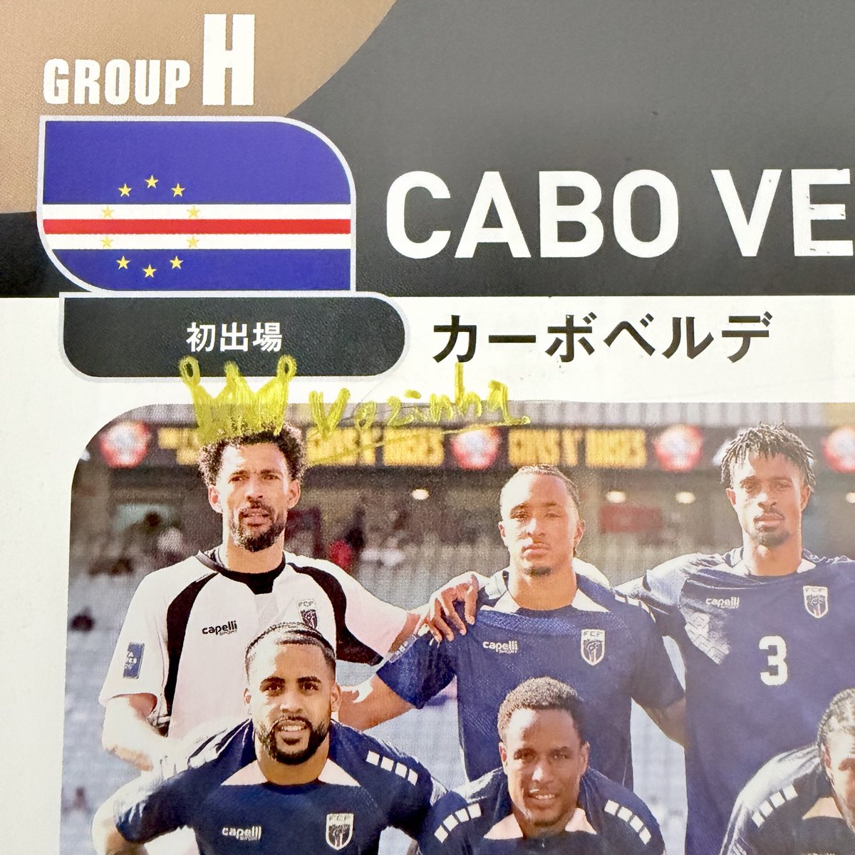 evoL_eeB's tweet photo. W杯の選手名鑑、他の国は4ページでカーボベルデのページ1ページ。
大活躍のVozina氏の選手プロフィールも無かったので、王冠付け足した👑

本当に良い試合を観せていただいた。

#FIFAWorldCup
#FIFAワールドカップ2026 https://t.co/HOSdHaLqRj
