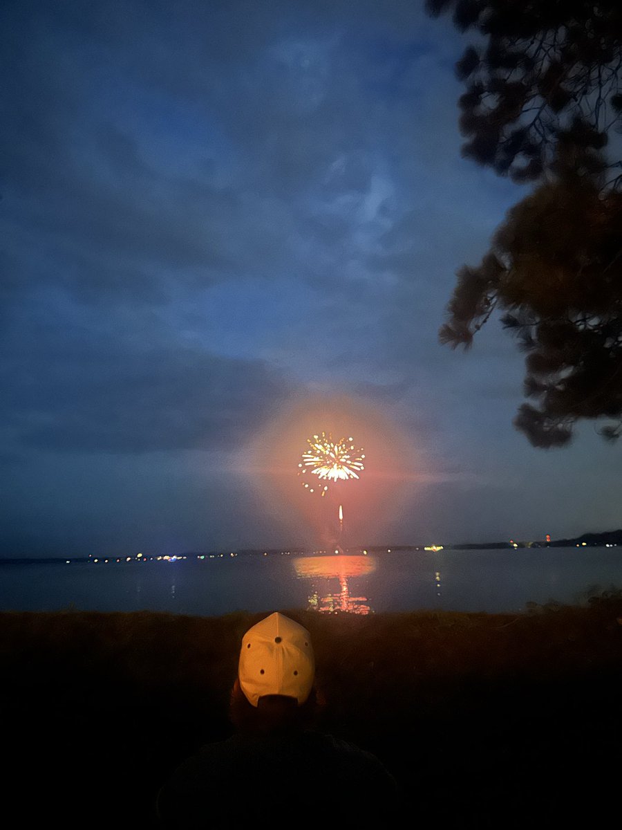 RichardWellhung's tweet photo. Happy 250 America 🇺🇸 🍻 super blessed to be born white in this amazing country.

(Wife caught me typing this and I had to make a BS lie that I was texting friends happy 4th) https://t.co/Q1nbkhlJf5