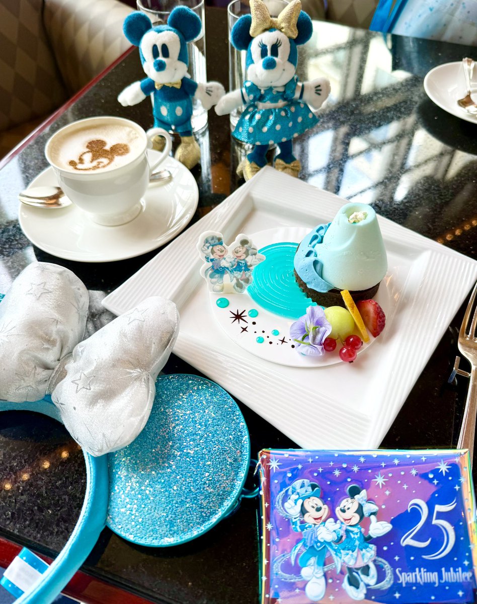 igyuline's tweet photo. 🩵ハイピリオンラウンジ🩵
🍰期間限定ケーキセット

スパークリングジュビリー🥂
おめでとう🥳

🚢Tokyo Disney Sea 25th🌋 https://t.co/I1wyYkooTJ