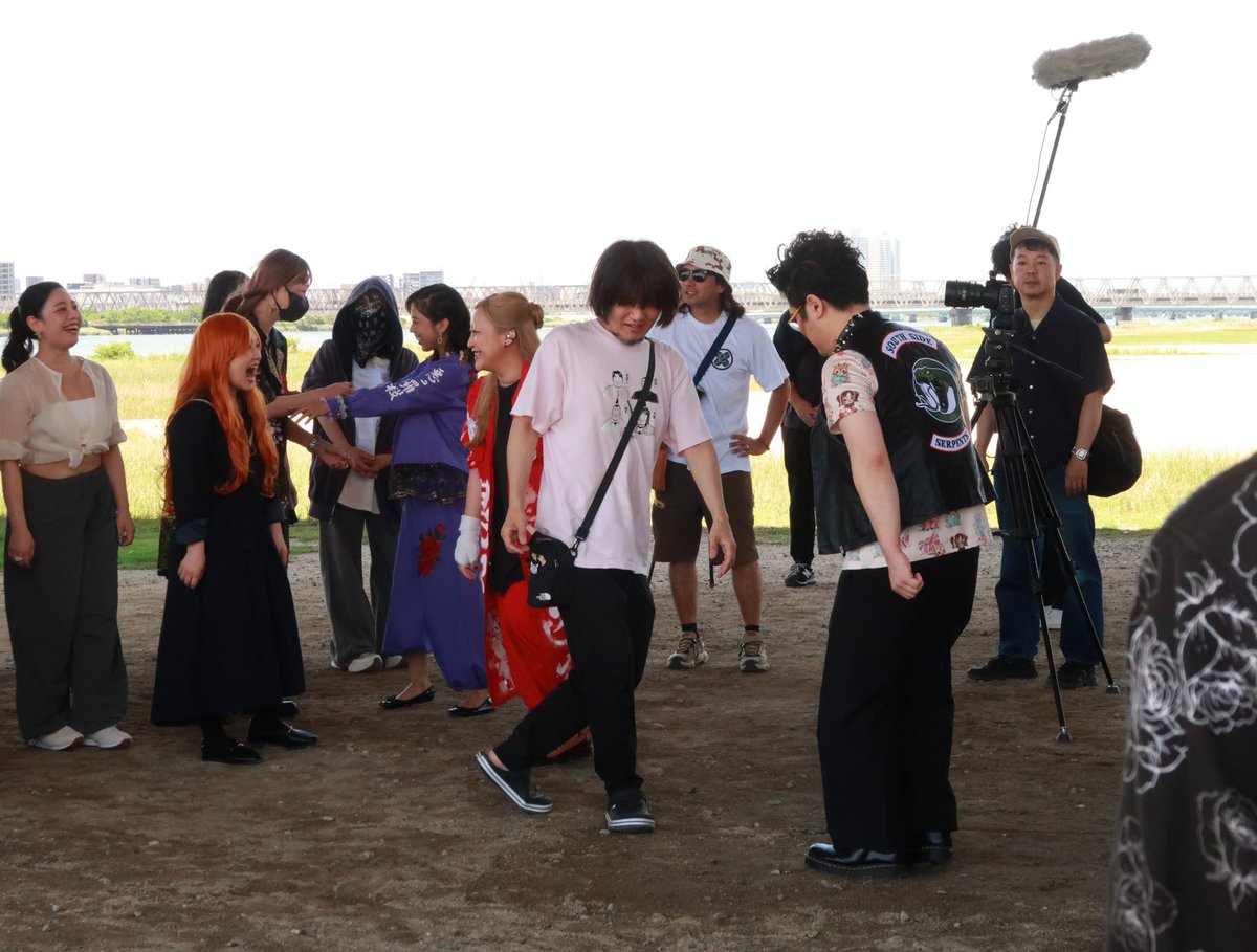 bandyarouze1126's tweet photo. 【ボランティアエキストラ募集】

追撮のため出演者を募集します！
募集概要は以下の通りです

◉日程
7月7日(火)
◉時間
11:00〜15:00の間で1時間程度
◉場所
大阪府十三
◉手当
ギャランティ無、交通費のみ支給(上限有)
◉締切
7/6(月)22:00
◉募集する役柄
チンピラ、またはヤンキーに見える男性(セリフ有)1名
チンピラ、またはヤンキーに見える男性(セリフ無)2名
レディース構成員に見える女性1名

興味ある方はこちらへリプ、またはDM、
もしくは下記まで連絡ください。
bokusabukaru@gmail.com

#神はノイズに宿る