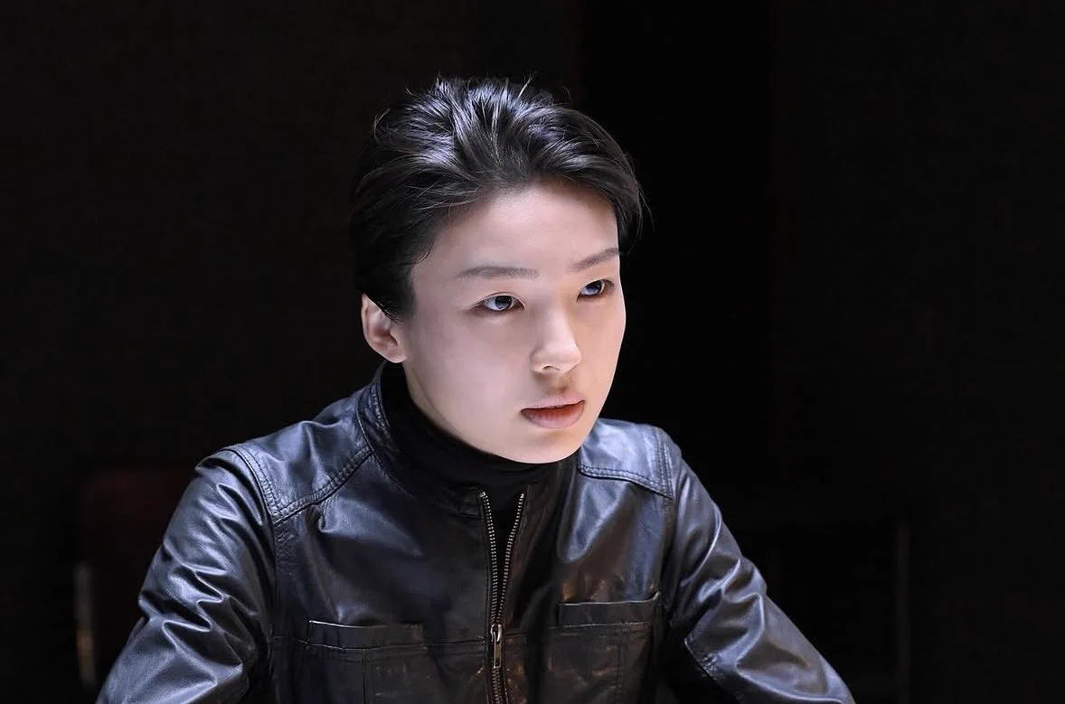 Netflix『ガス人間』　芋生悠直筆サイン写真　2L① Netflix『ガス人間』 芋生悠直筆サイン写真 2L① Netflix『ガス人間