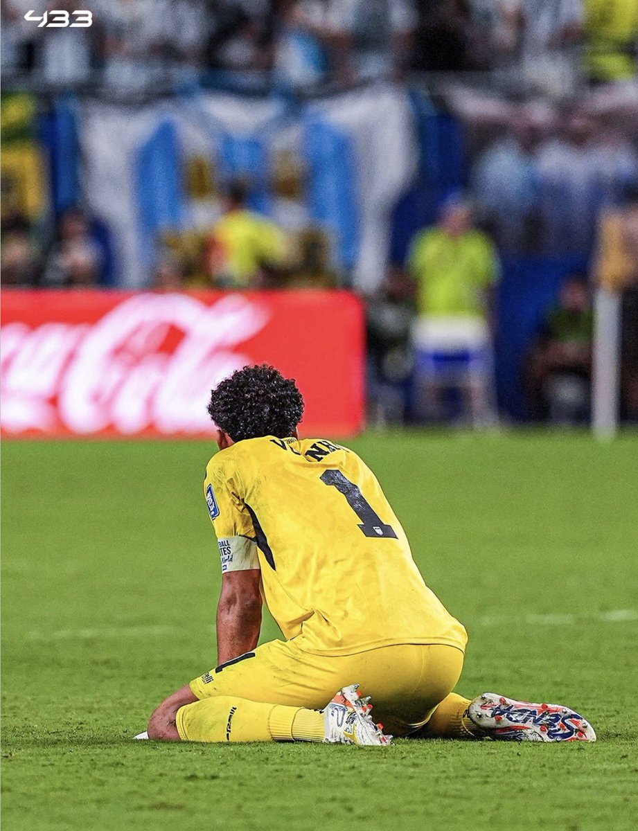 MartinDandach's tweet photo. Ahora que terminó el partido, no queda otra cosa que rendirle honor a Cabo Verde y particularmente a Vozinha. Fueron un equipazo que jugó con el corazón. Terminaron invictos y complicándoles el partido a tres campeones del mundo. Cuanta dignidad. Se ganaron el cariño de todo el mundo.