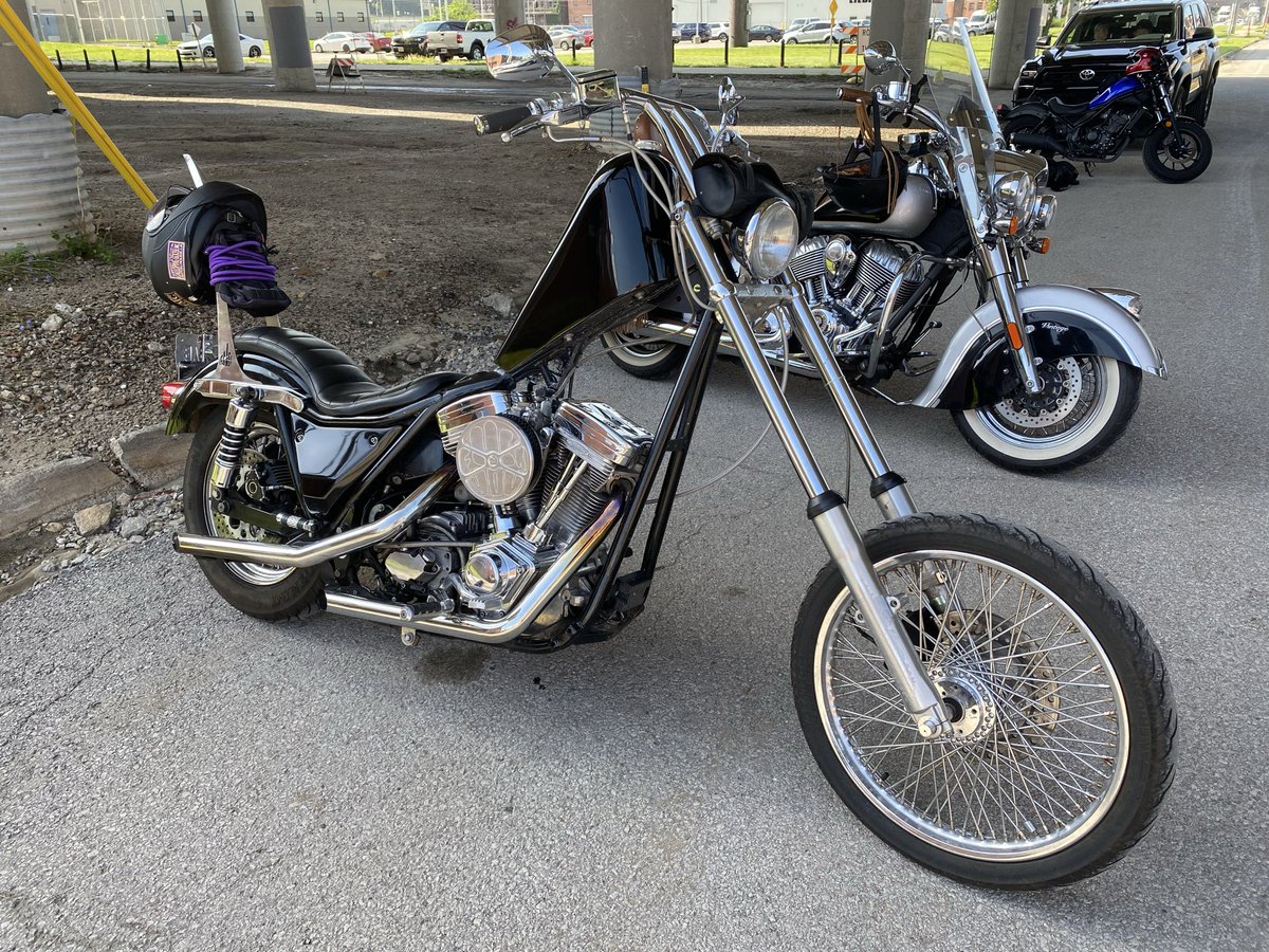 Moto_History's tweet photo. This Harley chopper with the raised tank has a “cult custom” look, a bit much but still cool. #choppermotorcycles. #custommotorcycles. #modifiedbikes. #americanstyle. #motorcyclist https://t.co/rHHfPhltcp