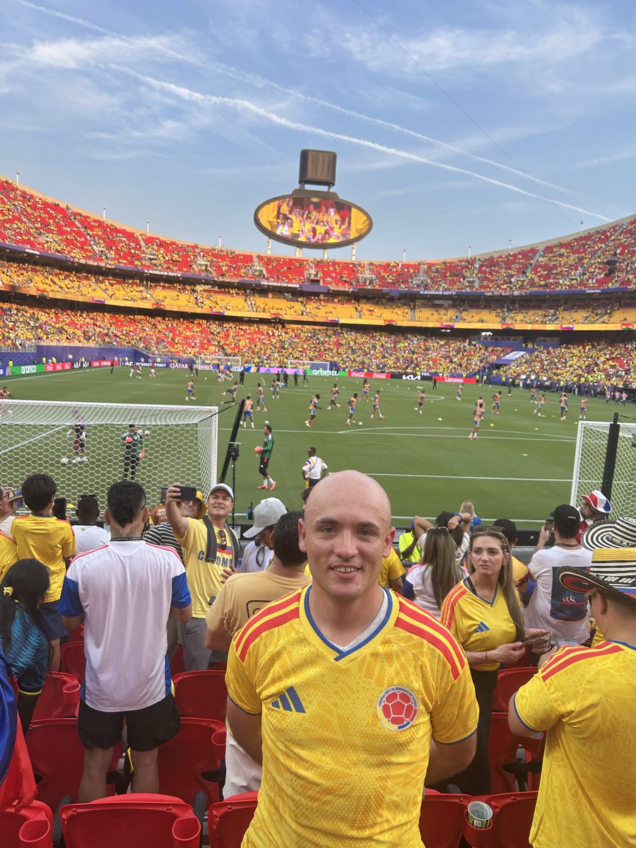 AaronMillerUofL's tweet photo. 🎶Vamos. Vamos Colombia! Tenemos que ganar! 🎶 https://t.co/P1JqM5nu6w
